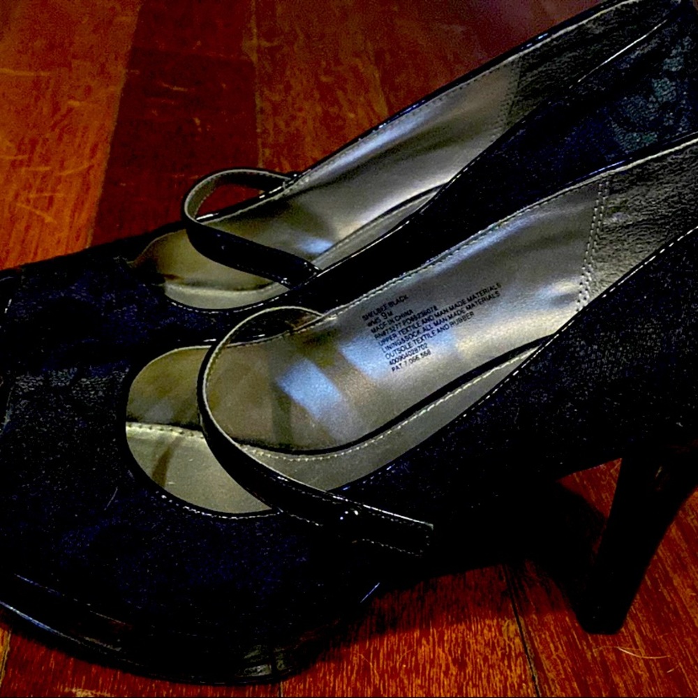 NWOT black Apt 9 heels. Size 9.5